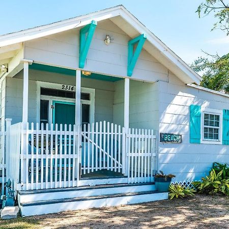 Blue Skies Ahead Quick Walk Into Town And Beach Galveston Exterior foto