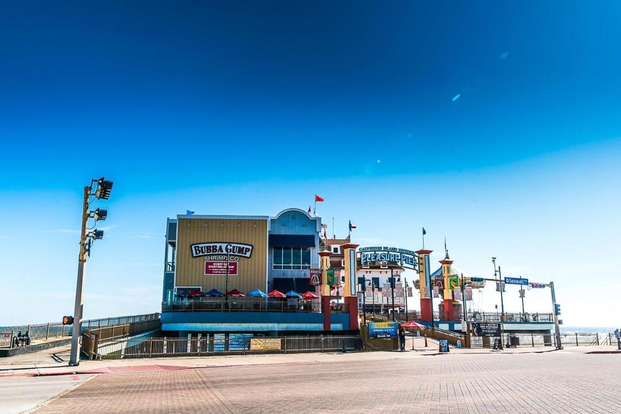 Blue Skies Ahead Quick Walk Into Town And Beach Galveston Exterior foto